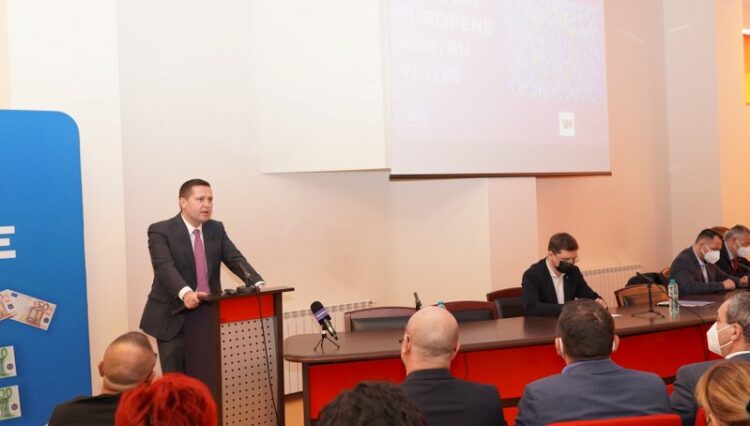 Întâlnire cu primarii pe tema accesării de fonduri europene