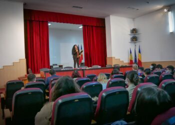 Casa de Cultură TITU a găzduit cea de-a doua conferință a Caravanei ,,Citește și dăruiește,,