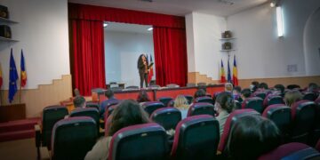 Casa de Cultură TITU a găzduit cea de-a doua conferință a Caravanei ,,Citește și dăruiește,,