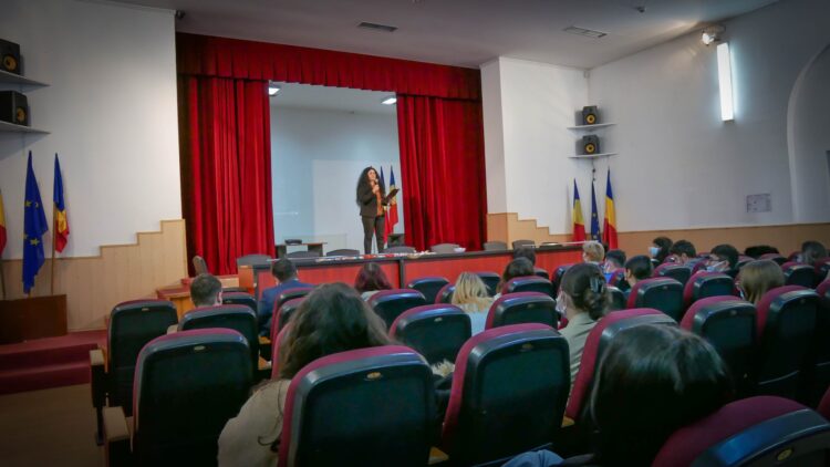 Casa de Cultură TITU a găzduit cea de-a doua conferință a Caravanei ,,Citește și dăruiește,,