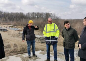 A început montarea structurii metalice a podului de peste râul Argeș din comuna Corbii Mari!