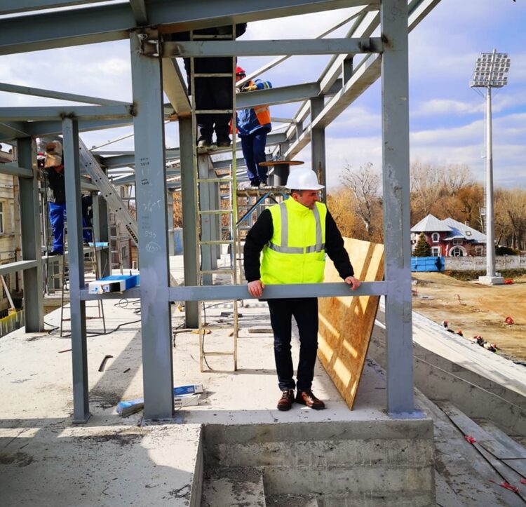 Astăzi, am mers din nou pe șantierul de reconstrucție a stadionului „Eugen Popescu”