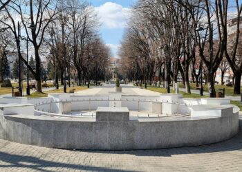 Alei și bănci curate în Parcul Mitropoliei!