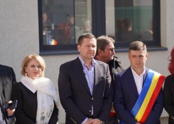 Autoritățile județene și locale au marcat astăzi finalizarea a două importante investiții  în comuna Corbii Mari