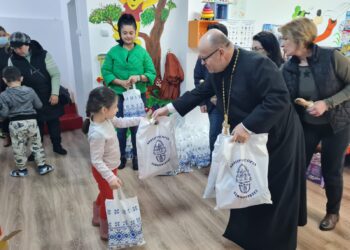 ARHIEPISCOPIA TÂRGOVIȘTEI A OFERIT DARURI BENEFICIARILOR CENTRULUI DE ZI PENTRU COPII CU DIZABILITĂȚI