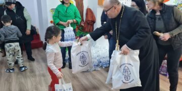 ARHIEPISCOPIA TÂRGOVIȘTEI A OFERIT DARURI BENEFICIARILOR CENTRULUI DE ZI PENTRU COPII CU DIZABILITĂȚI