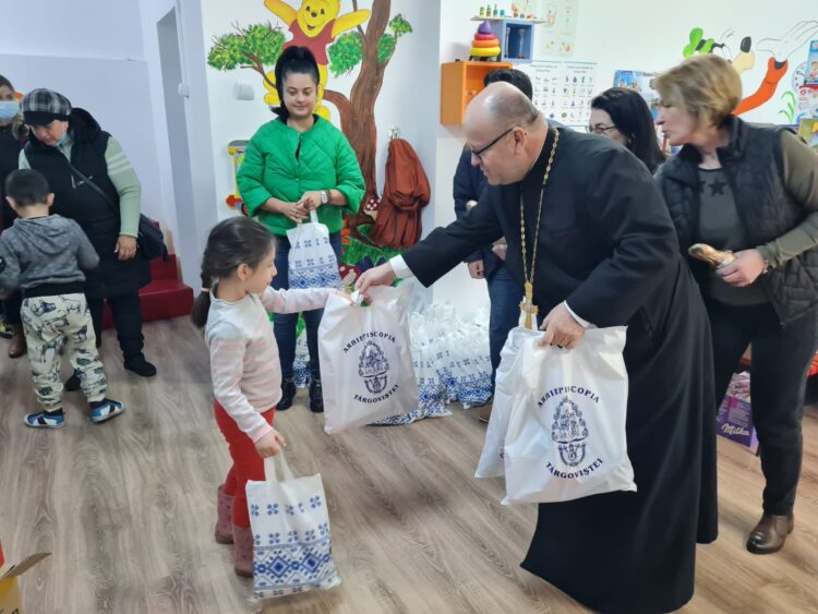 ARHIEPISCOPIA TÂRGOVIȘTEI A OFERIT DARURI BENEFICIARILOR CENTRULUI DE ZI PENTRU COPII CU DIZABILITĂȚI