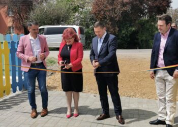 Loc de joacă inaugurat în comuna Dragodana