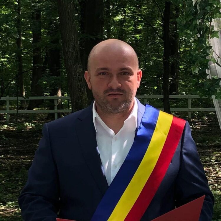 LA MULȚI ANI DIN PARTEA PRIMARULUI GABRIEL DRAGNEA  DE SFINȚII CONSTANTIN SI ELENA