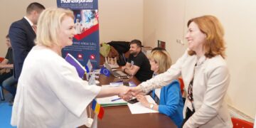 Prefectul Claudia Gilia a participat, astăzi, la ”Bursa Generală a Locurilor de Muncă”, organizată de către Agenția Județeană Pentru Ocuparea Forței de Muncă Dâmbovița