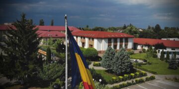 PRIMARIA TITU:informează locuitorii oraşului că, potrivit legislaţiei în vigoare, au obligaţia să ia măsuri de combatere a buruienii Ambrozia
