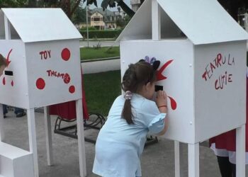 Teatrul la cutie pentru copii – a doua zi a festivalului Babel