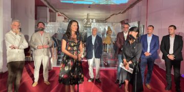 În această seară, foaierul teatrului Tony Bulandra a fost gazda vernisajului de pictură al artistei Carmen Olteanu, în prezenta ministrului Culturii, Lucian Romașcanu,