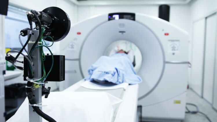 O femeie a murit în timpul unui examen CT, la o clinică din Târgovişte