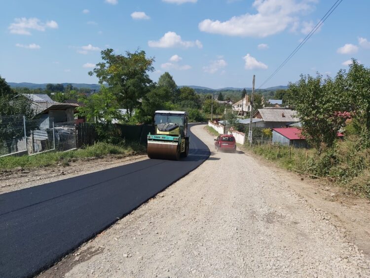 LUCRĂRI DRUMURI PODURI DÂMBOVIȚA-APLICARE ȘI REPARATII ÎMBRACAMINTE ASFALTICĂ ÎN MAI MULTE LOCALITĂȚI