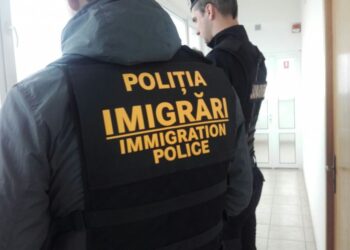 DOI BĂRBAȚI DIN INDIA DEPISTAȚI CU ȘEDERE ILEGALĂ ÎN DÂMBOVIȚA