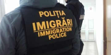 DOI BĂRBAȚI DIN INDIA DEPISTAȚI CU ȘEDERE ILEGALĂ ÎN DÂMBOVIȚA