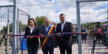 Un nou teren de sport multifuncțional și-a deschis, astăzi, porțile în comuna Hulubești
