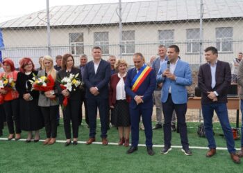 Prin Programul Județean de Dezvoltare Locală, comuna Dobra își extinde patrimoniul,  de astăzi, cu o bază sportivă modernă