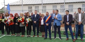 Prin Programul Județean de Dezvoltare Locală, comuna Dobra își extinde patrimoniul,  de astăzi, cu o bază sportivă modernă