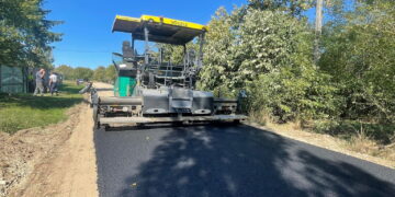 Asfaltările continuă în comuna Butimanu mai exact în Bărbuceanu