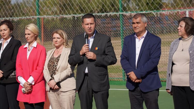 Noua bază sportivă de la Vișina și noul sediu al Primăriei Valea Mare  sunt două investiții care, de astăzi,  vor spori gradul de confort al locuitorilor celor două comune