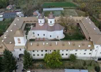 DUMINICĂ VA FI  RESFINȚITĂ BISERICA MÂNĂSTIRII VIFORÂTA
