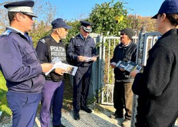 Acțiune de informare desfășurată de jandarmi, polițiști, pompieri și ofițeri anticorupție în comuna Hulubești