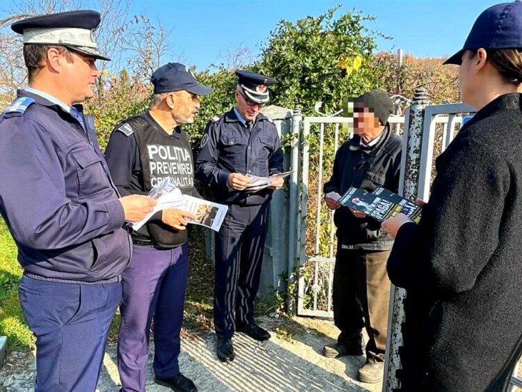 Acțiune de informare desfășurată de jandarmi, polițiști, pompieri și ofițeri anticorupție în comuna Hulubești