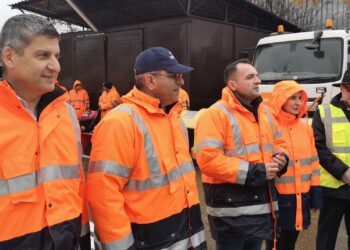 Aproximativ 60 de utilaje proprii ale Direcției de Salubritate sunt pregătite pentru activități de deszăpezire