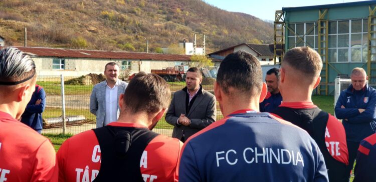 Primarul Daniel Cristian Stan și președintele CJD, Corneliu Ștefan, alături de Chindia Târgoviște