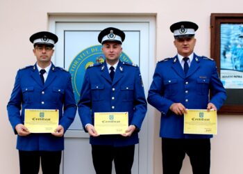 Trei jandarmi dâmbovițeni au primit distincții de serviciu pentru fapte deosebite