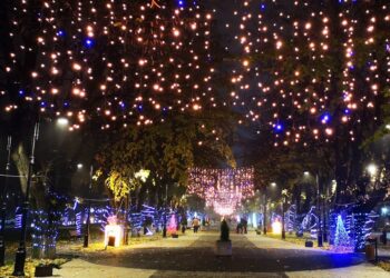 Aprinderea iluminatului festiv și deschiderea Târgului de Crăciun vor avea loc luni seară