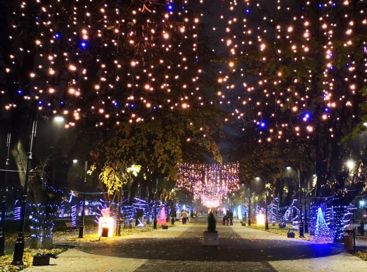 Aprinderea iluminatului festiv și deschiderea Târgului de Crăciun vor avea loc luni seară