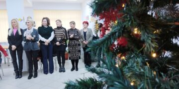 O parte din conducerea Social-democratelor au adus cadouri de Moș Nicole copiilor din două centre sociale