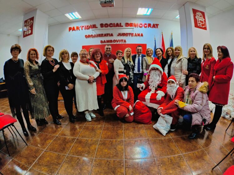Doamnele și domnișoarele din Organizația Municipală a Femeilor Social-Democrate Târgoviște au fost aseară ajutoarele Moșului