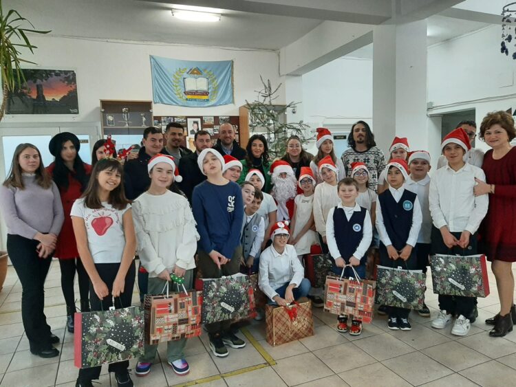 Magia sărbătorilor stă în gesturi simple, în dorința de a dărui bucurie celorlalți