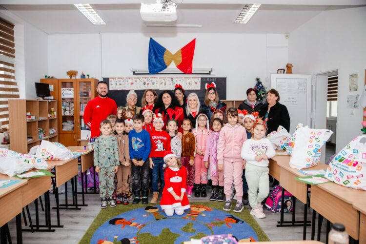 Cadouri de Moş Nicolae pentru copiii din Titu