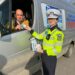 VIDEO- Polițiștii de la Serviciul Rutier, alături de efective de la formațiunile de profil din teritoriu, au organizat activități preventive, pe șoselele din județul Dâmbovița, în cadrul campaniei naționale de educație rutieră ”Neatenția la volan”.