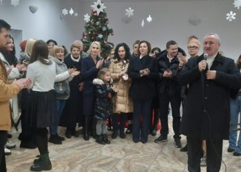 Conducerea Organizației Femeilor Social-Democrate Dâmbovița, împreună cu președintele PSD Dâmbovița, Corneliu Ștefan,  au participat la „Târgul de Crăciun cu miresme de sărbători” desfășurat în comuna Vulcana Pandele