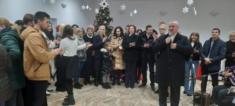 Conducerea Organizației Femeilor Social-Democrate Dâmbovița, împreună cu președintele PSD Dâmbovița, Corneliu Ștefan,  au participat la „Târgul de Crăciun cu miresme de sărbători” desfășurat în comuna Vulcana Pandele