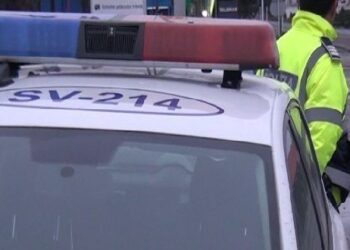 Surprins de polițiști în timp ce conducea un autoturism neînmatriculat în circulație