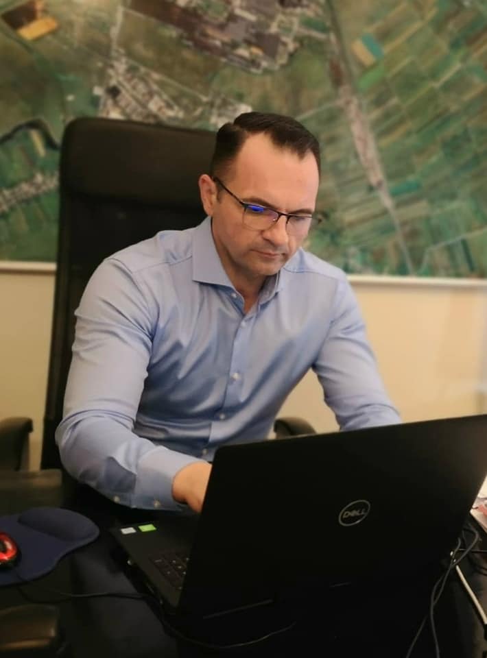 Primarul Daniel Cristian Stan, îndeamnă locuitorii sa plătească taxele on-line