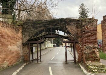 A fost semnat contractul având ca obiect restaurarea obiectivului monument istoric “Poarta Dealu-Vânătorilor”.