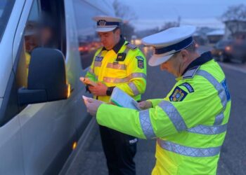 Transportul de persoane, în atenţia poliţiştilor dâmbovițeni