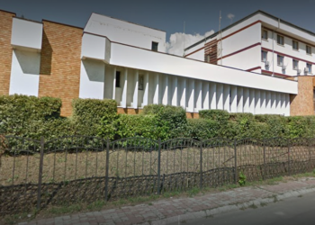 Un bărbat de 83 de ani a intrat în coliziune cu gardul Arhiepiscopiei
