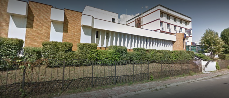 Un bărbat de 83 de ani a intrat în coliziune cu gardul Arhiepiscopiei