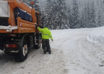 Circulația pe DJ 713, suspendată din cauza viscolului