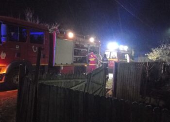 Intervenție în cazul unui incendiu izbucnit la o casă în comuna Ocnița