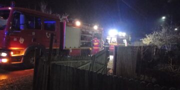 Intervenție în cazul unui incendiu izbucnit la o casă în comuna Ocnița